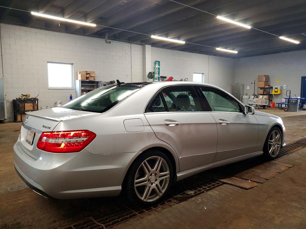 WDDHF8HB4BA301072 · 2011 MERCEDES-BENZ E · 3/12