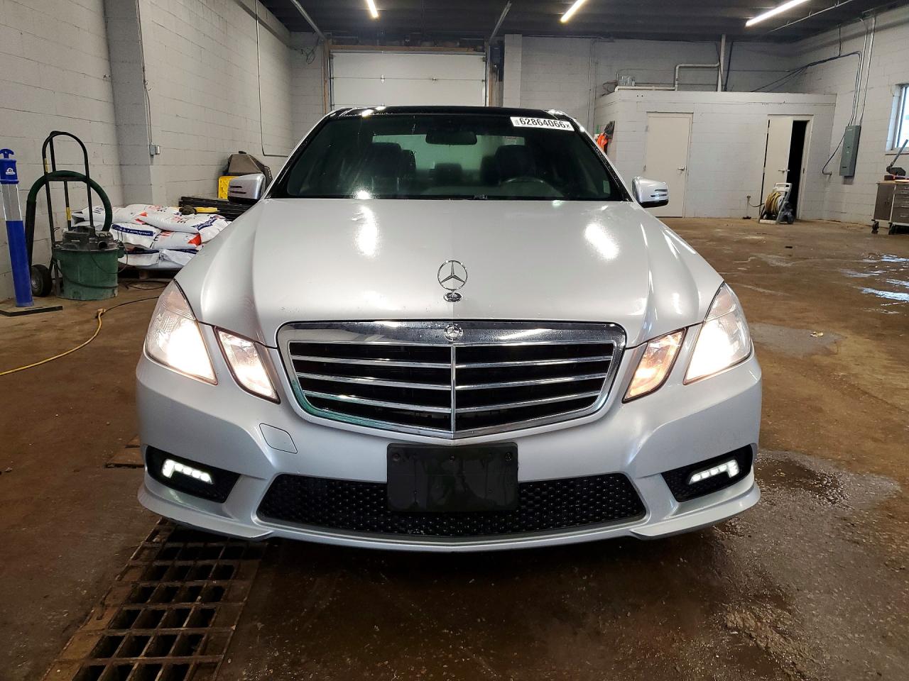 WDDHF8HB4BA301072 · 2011 MERCEDES-BENZ E · 5/12