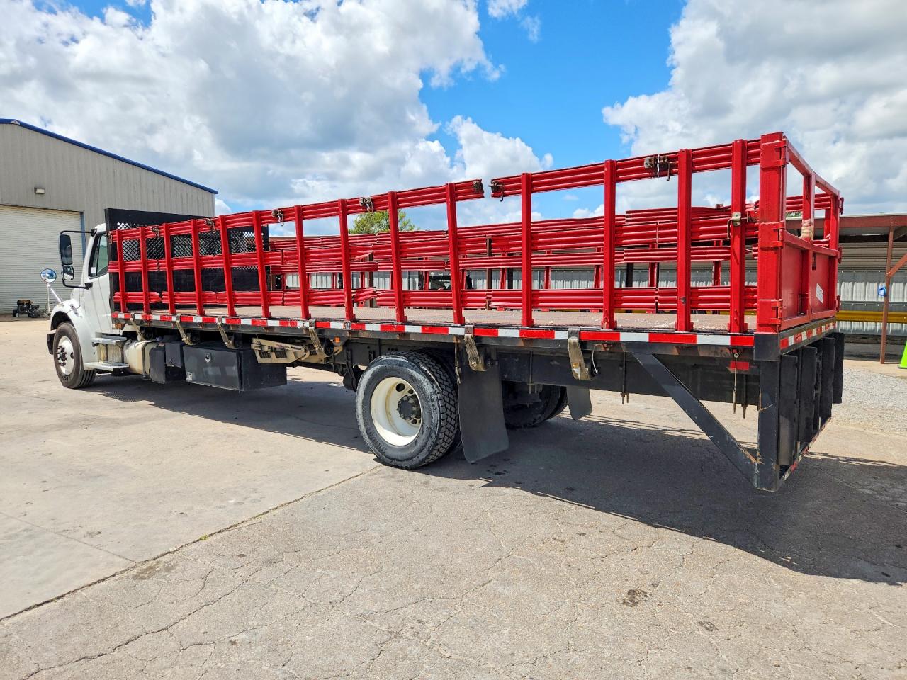3ALACXFCXJDJY6343 · 2018 FREIGHTLINER M2 · 2/13