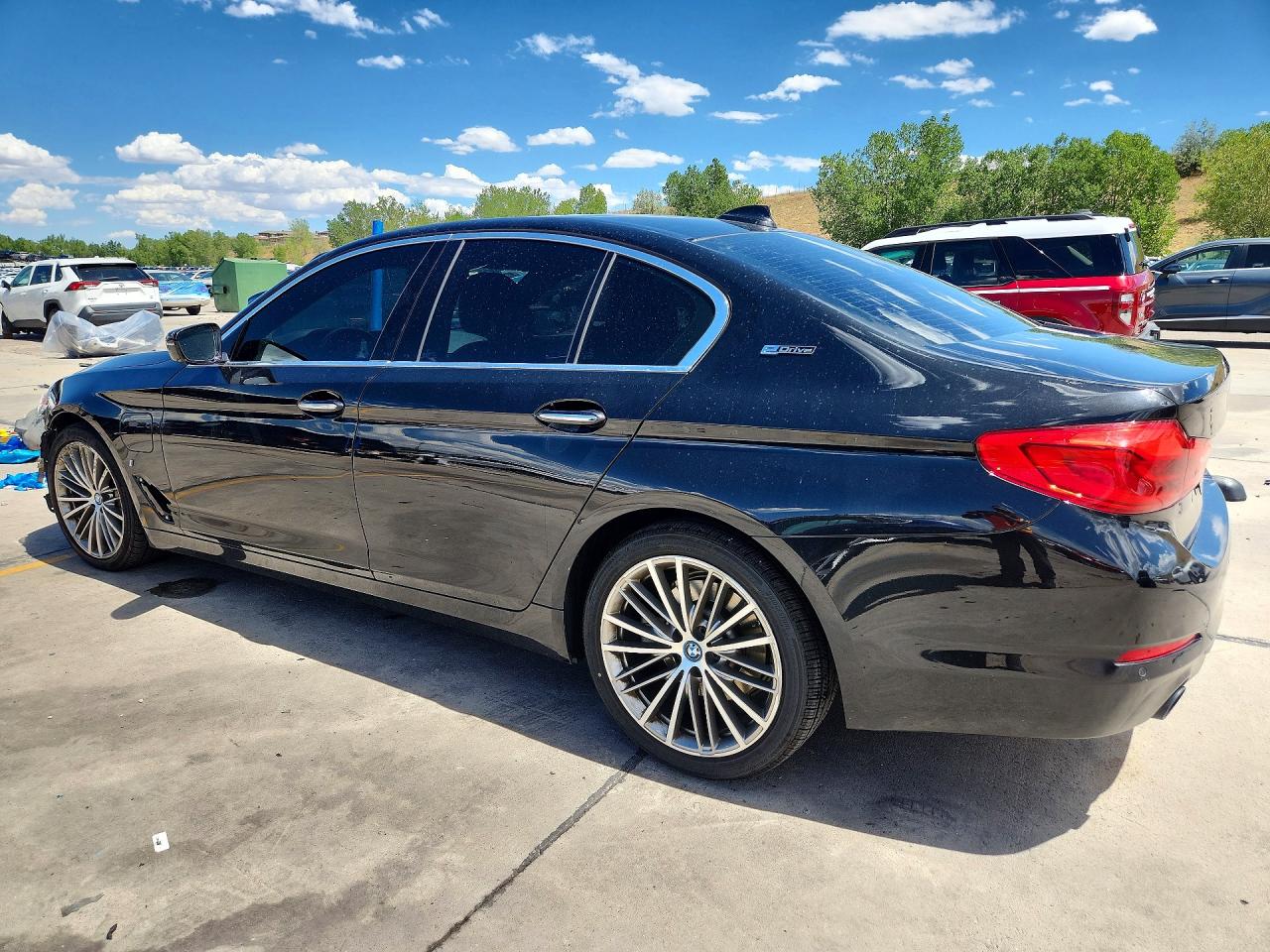 WBAJB1C5XJB084150 · 2018 BMW 530XE · 2/12