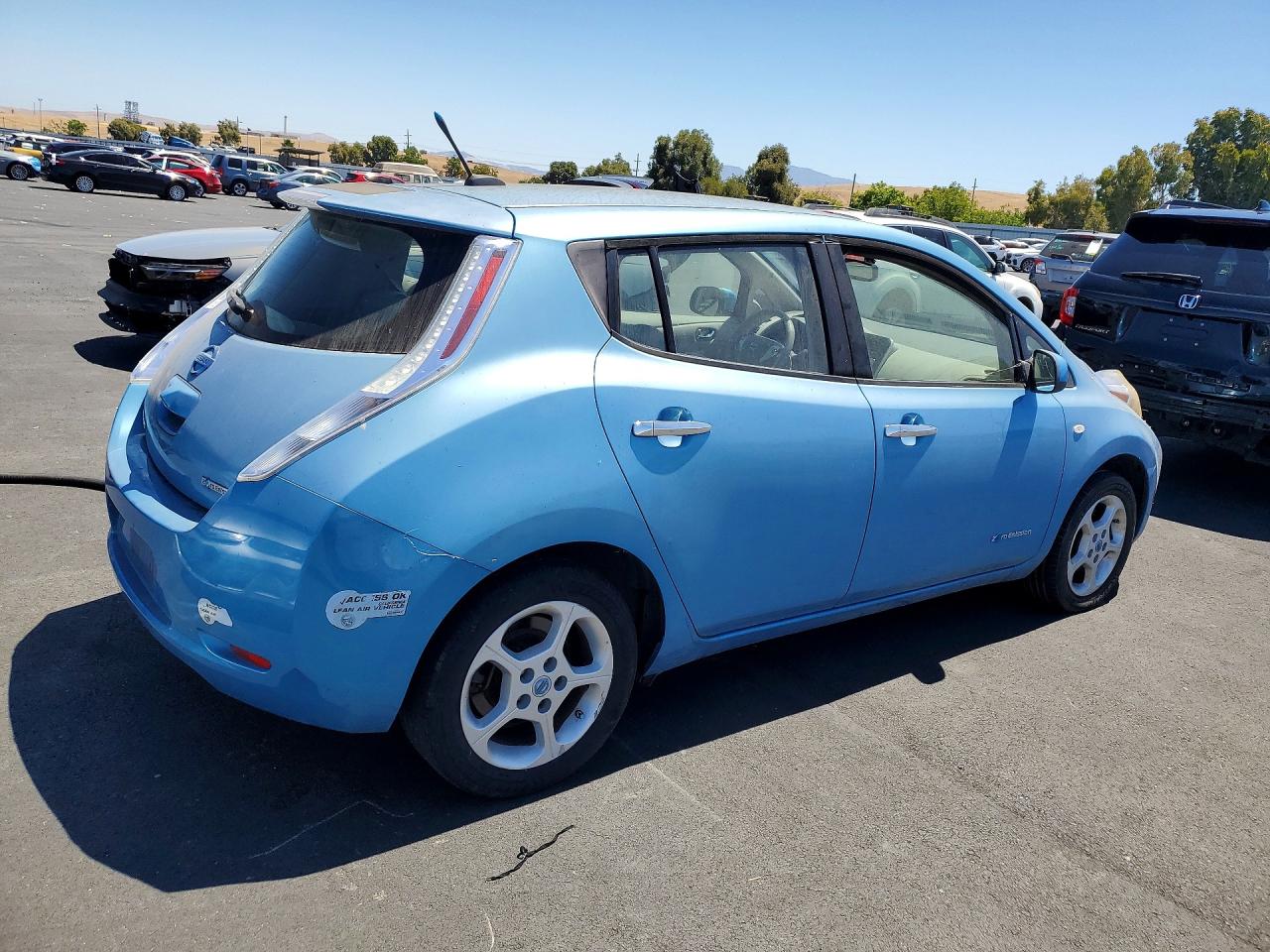 JN1AZ0CP2BT002016 · 2011 NISSAN LEAF · 3/12