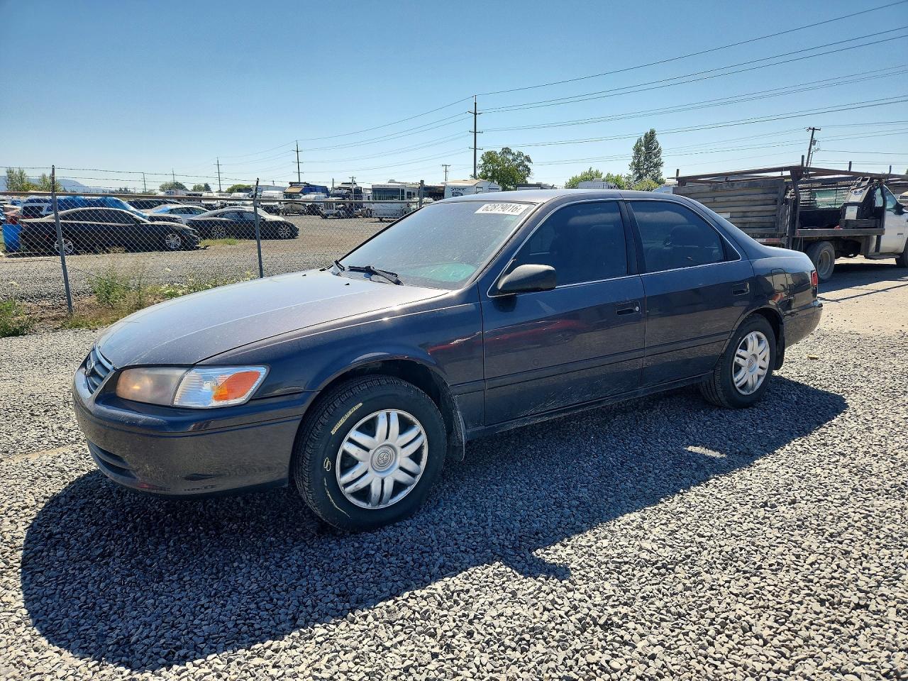 4T1BG22K5YU944519 · 2000 TOYOTA CAMRY