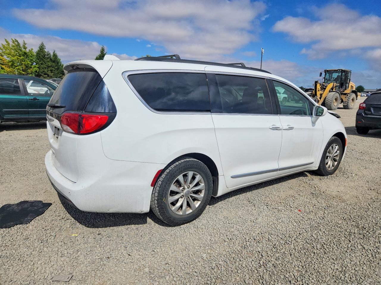 2C4RC1BG2HR815929 · 2017 CHRYSLER PACIFICA · 3/13