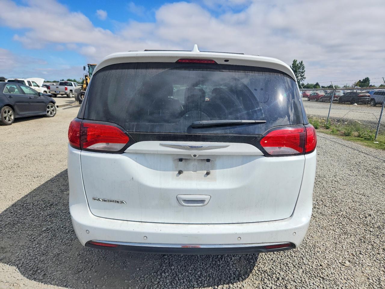2C4RC1BG2HR815929 · 2017 CHRYSLER PACIFICA · 6/13
