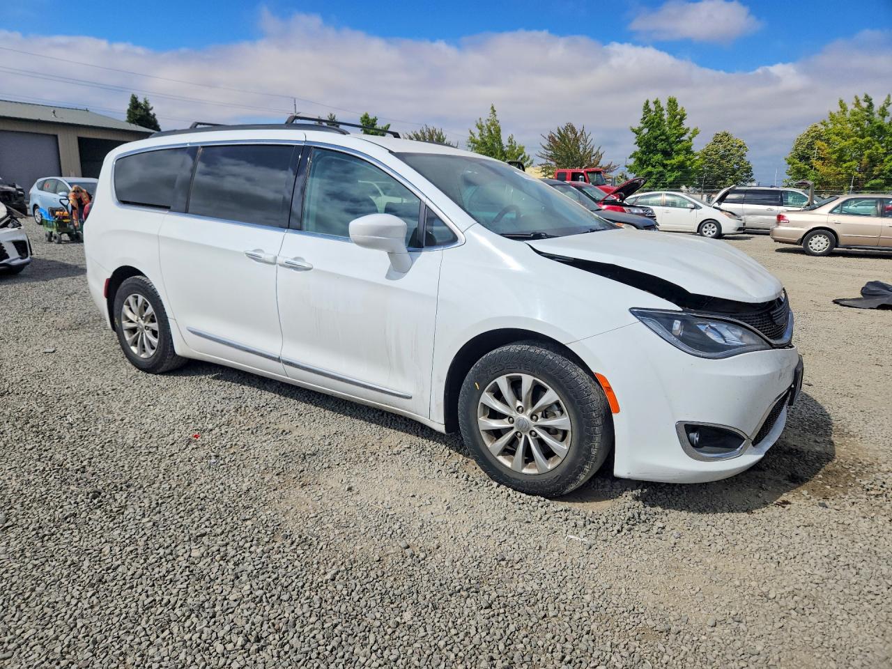 2C4RC1BG2HR815929 · 2017 CHRYSLER PACIFICA · 4/13