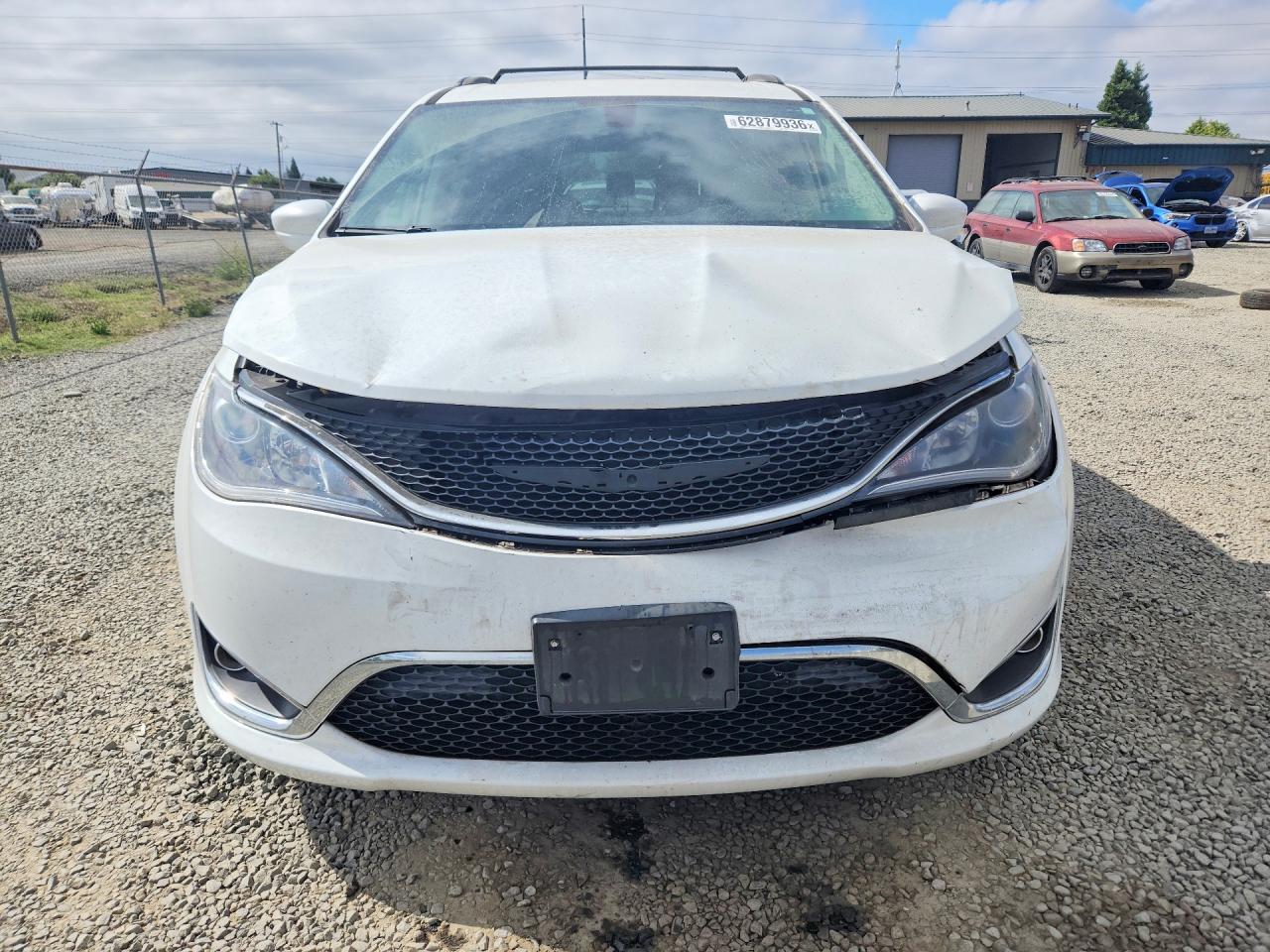 2C4RC1BG2HR815929 · 2017 CHRYSLER PACIFICA · 5/13