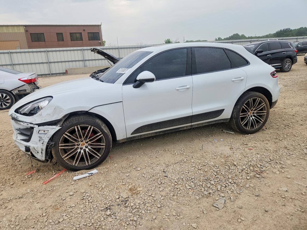 WP1AB2A50GLB40643 · 2016 PORSCHE MACAN