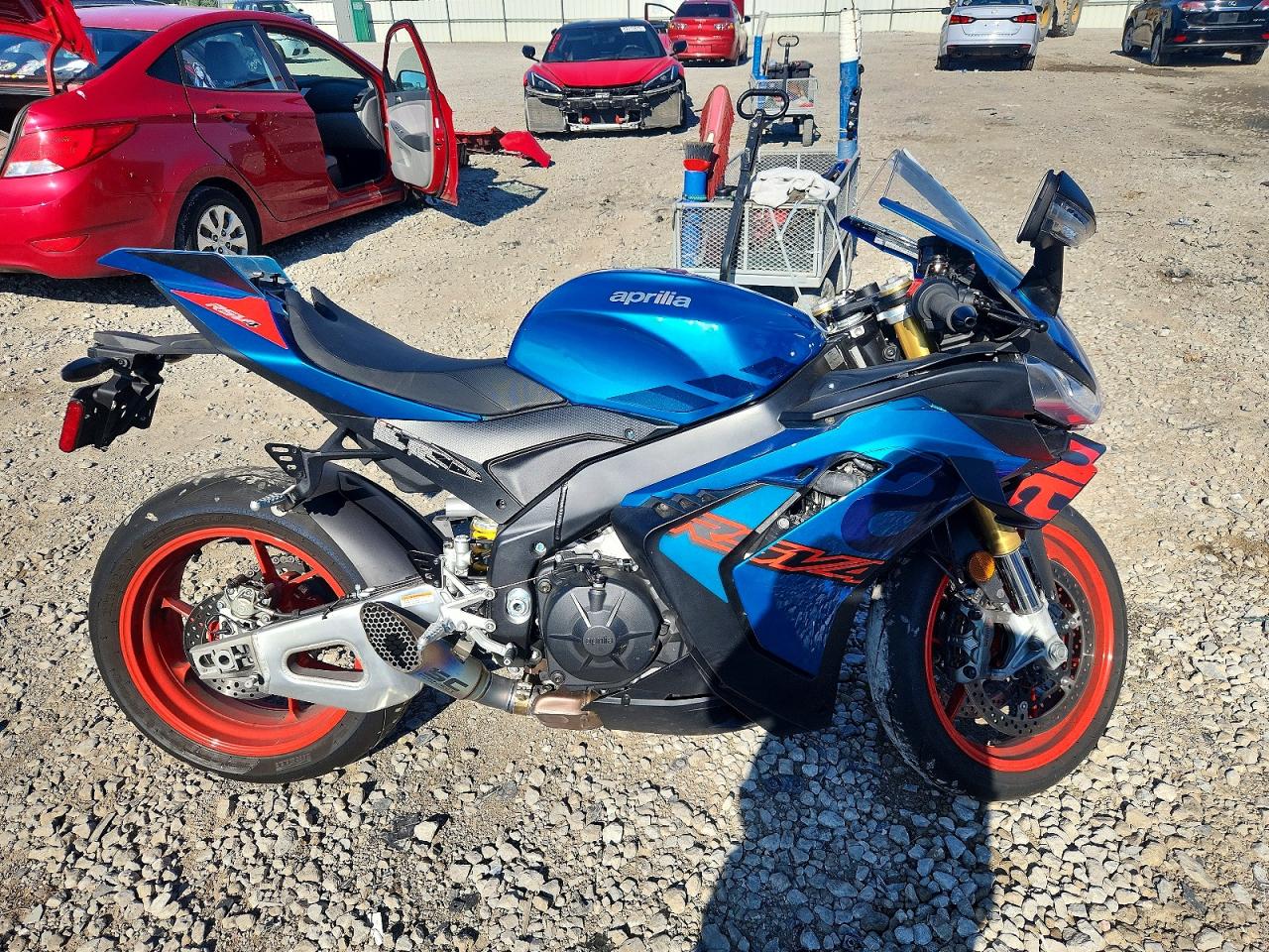 ZD4XPUA00VS000449 · 2027 APRILIA RSV4