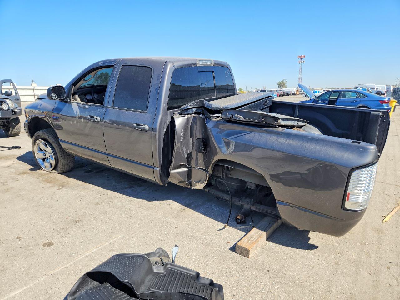 1D7HA18D04S643817 · 2004 DODGE RAM 1500 · 2/12