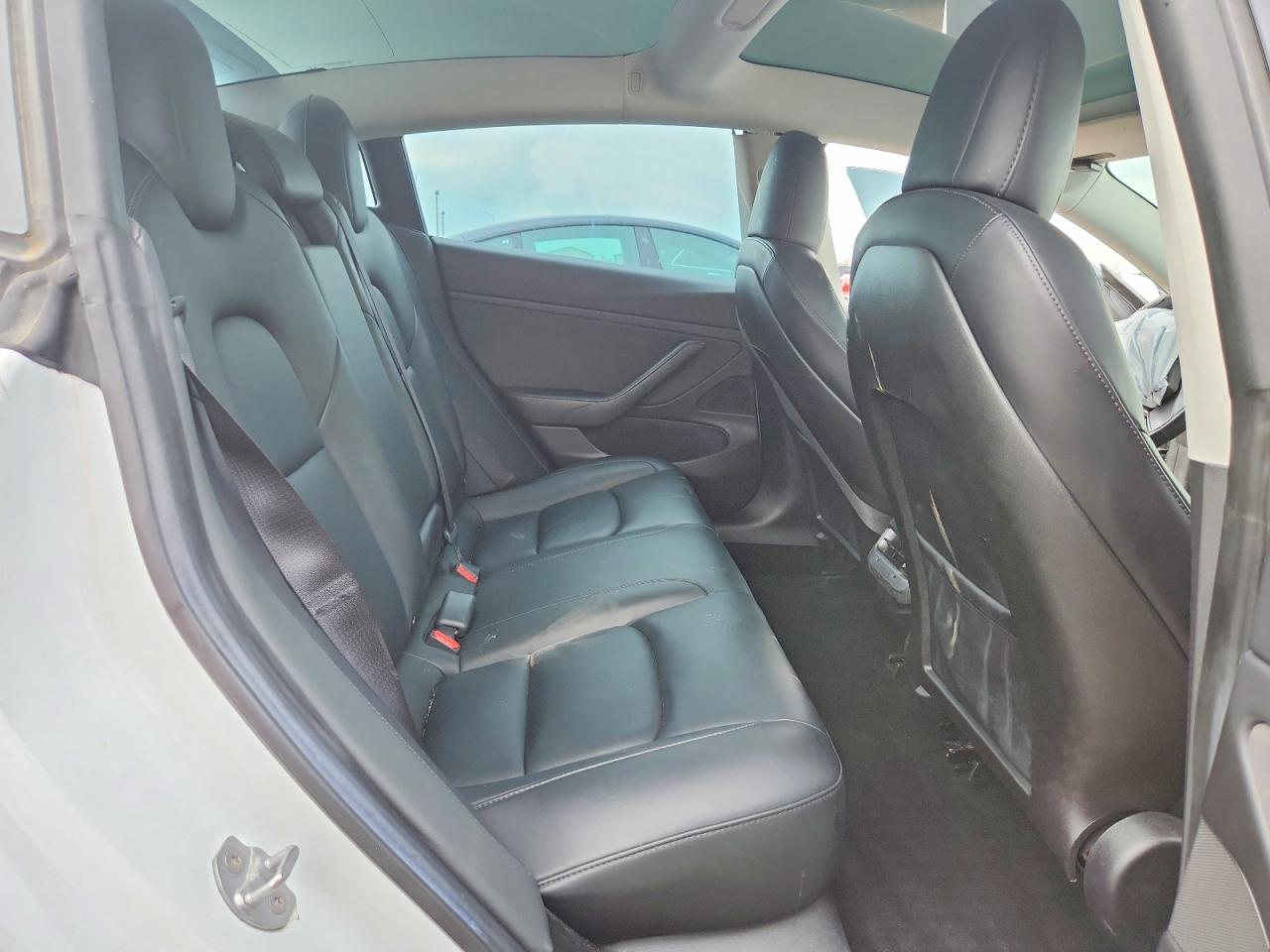 5YJ3E1EB2KF486944 · 2019 TESLA MODEL 3 · 10/12