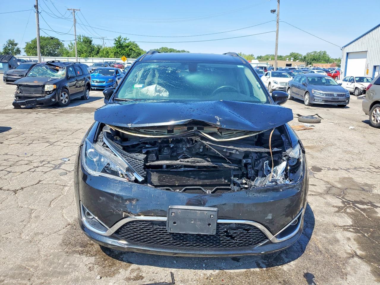 2C4RC1BG7HR745117 · 2017 CHRYSLER PACIFICA · 5/13