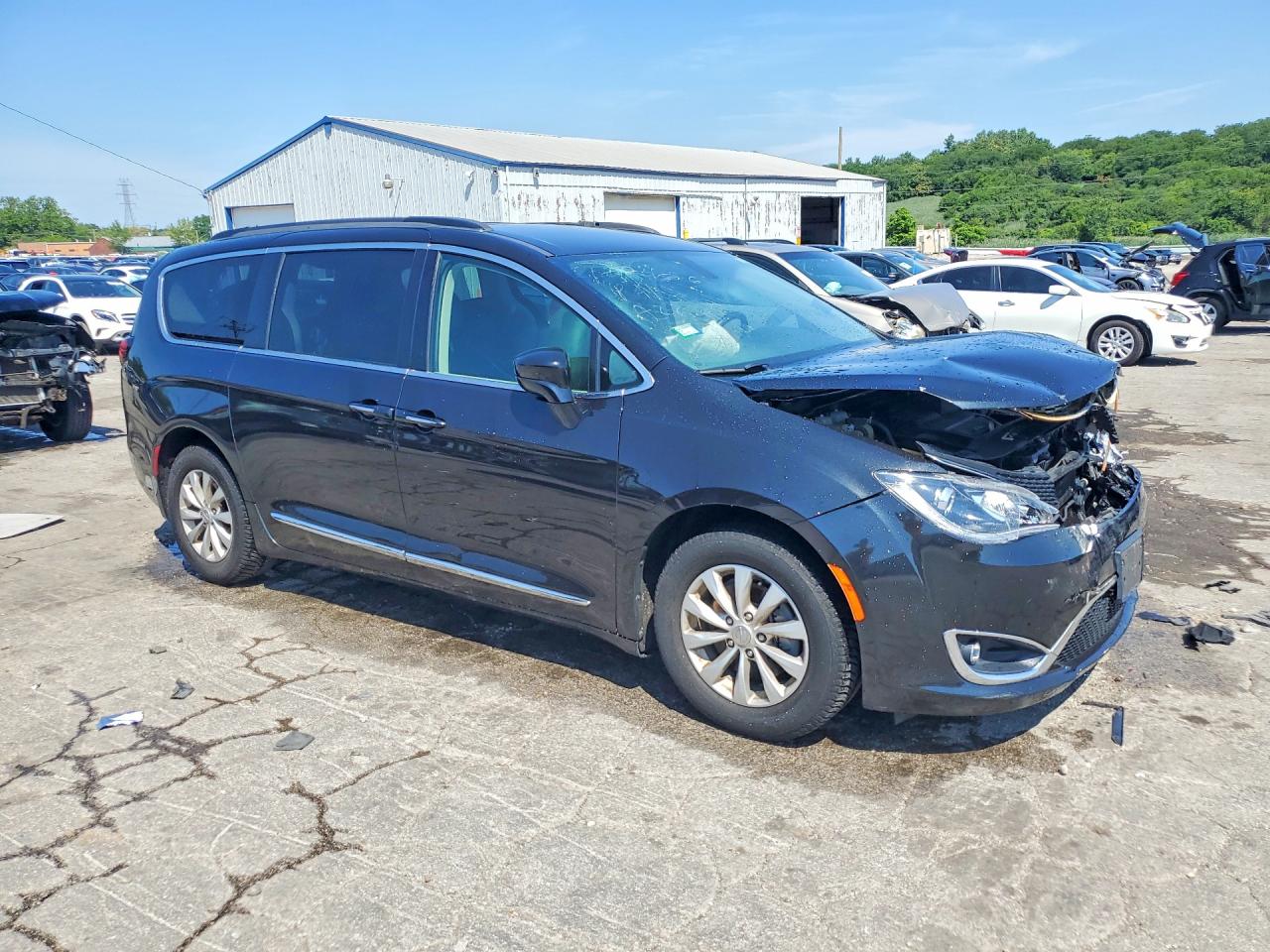2C4RC1BG7HR745117 · 2017 CHRYSLER PACIFICA · 4/13