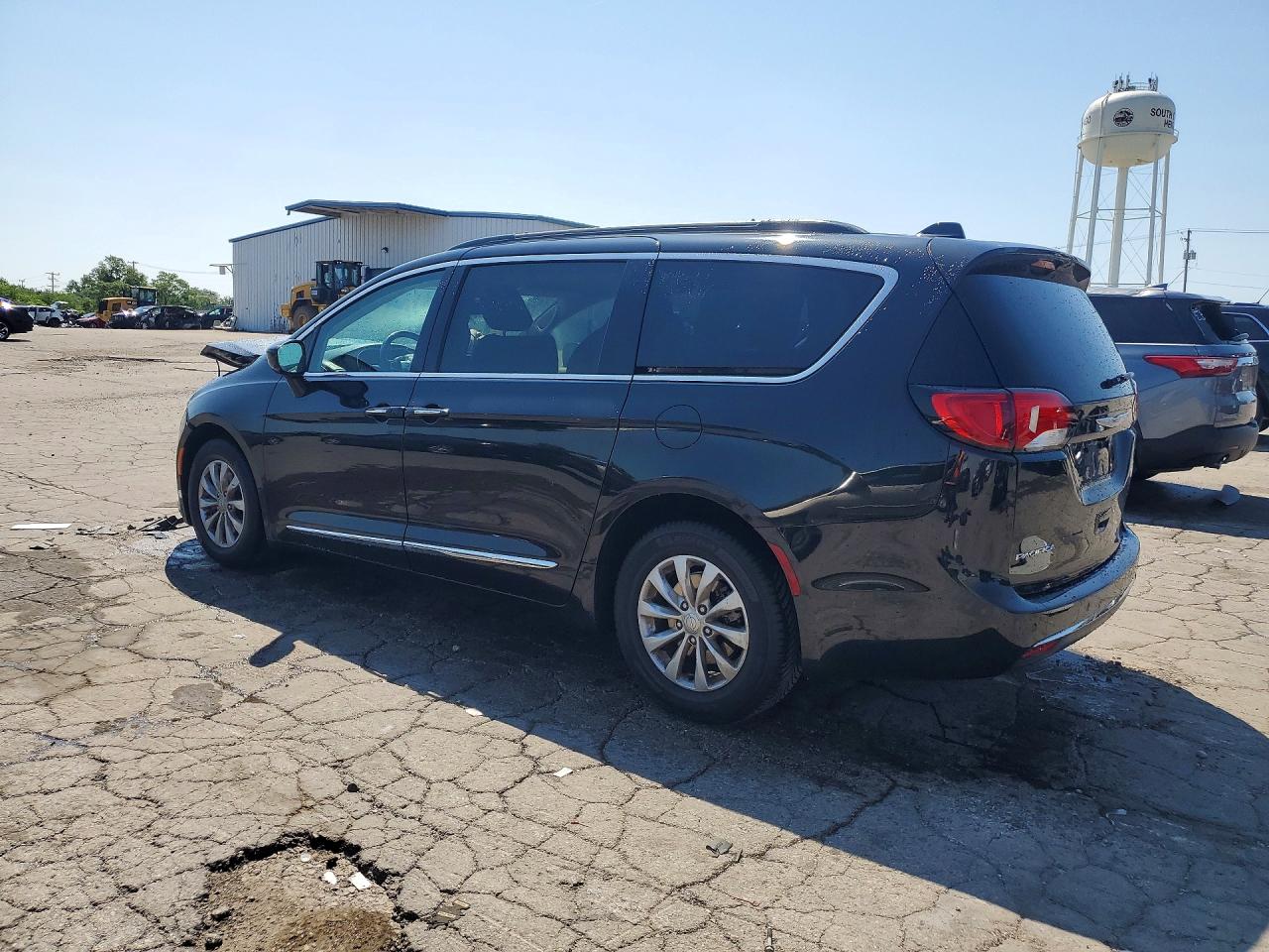2C4RC1BG7HR745117 · 2017 CHRYSLER PACIFICA · 2/13