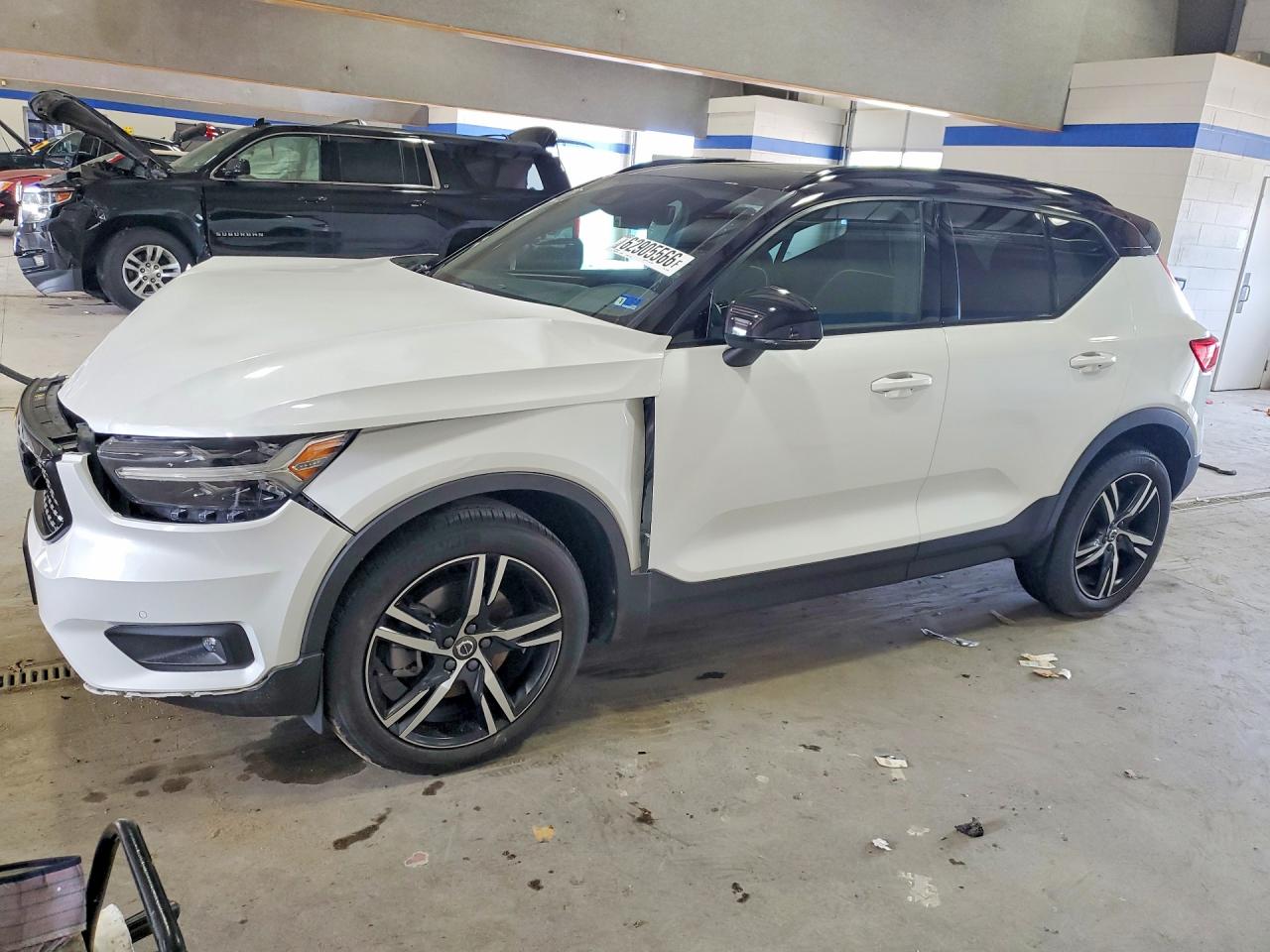 YV4162UM9N2790841 · 2022 VOLVO XC40