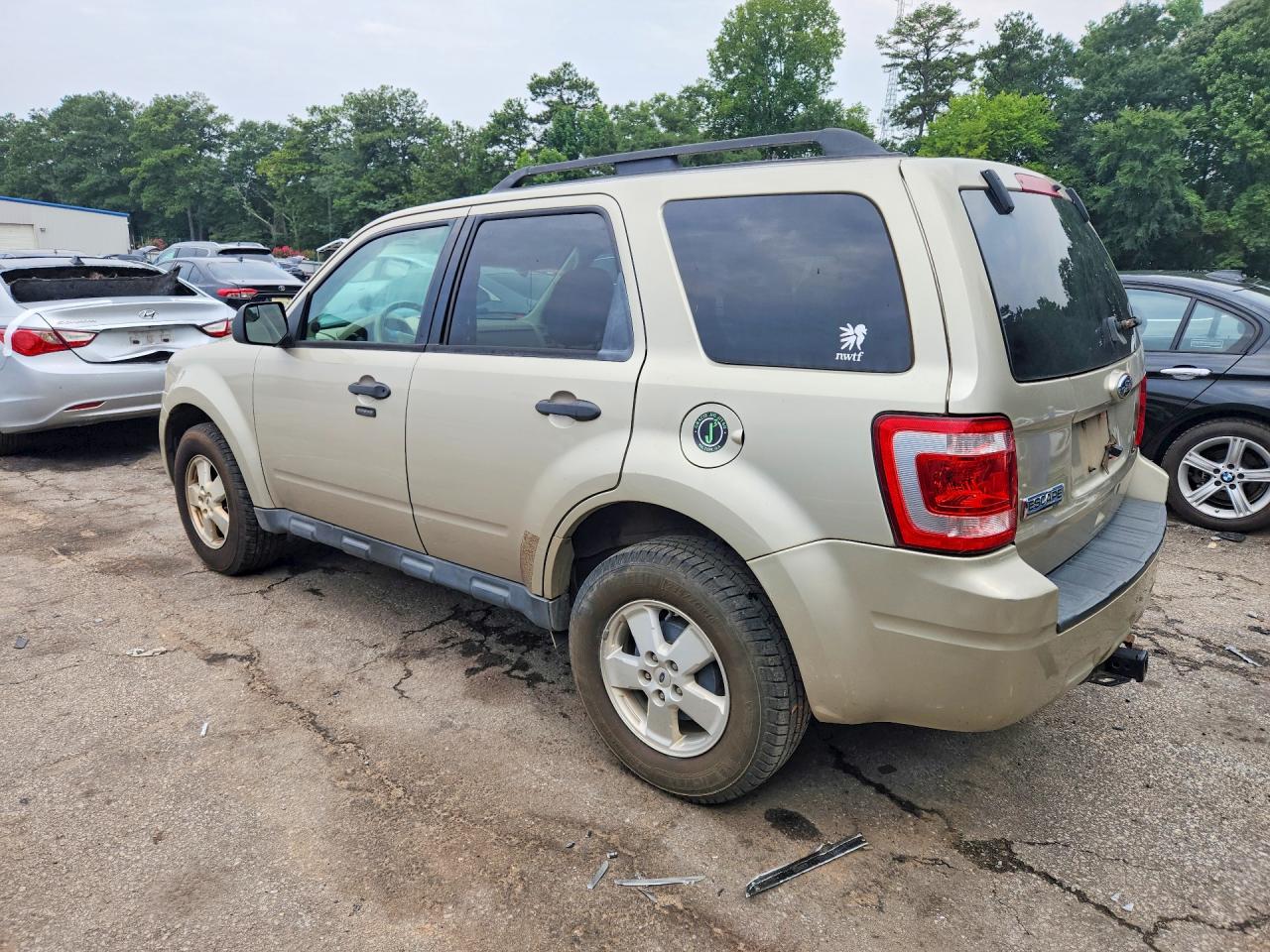 1FMCU0D71AKD25864 · 2010 FORD ESCAPE · 2/13