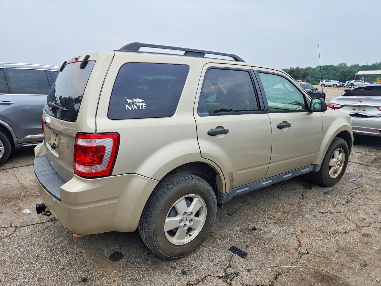 1FMCU0D71AKD25864 · 2010 FORD ESCAPE · 3/13