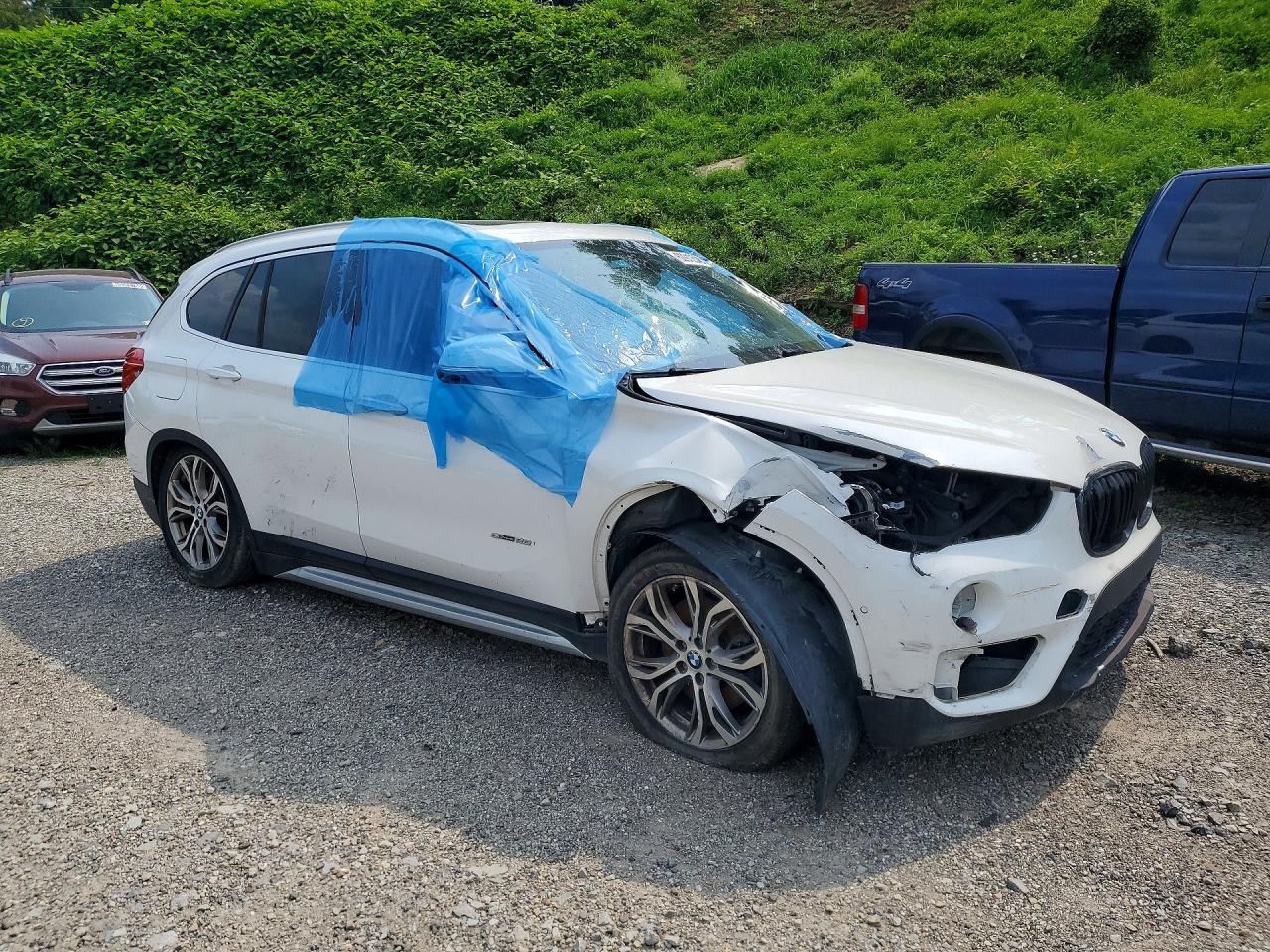 WBXHU7C37H5H37190 · 2017 BMW X1 · 4/13