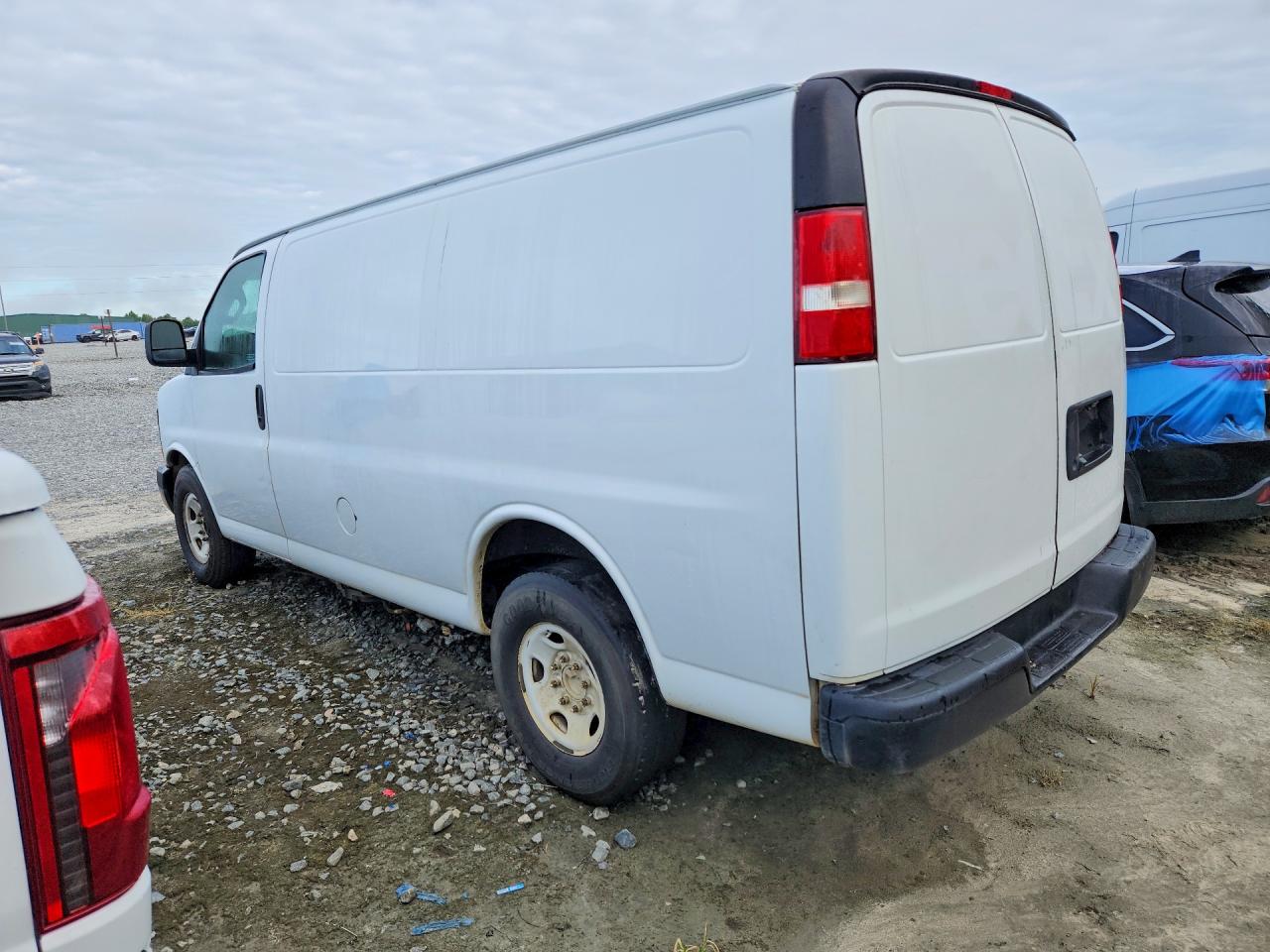 1GCWGAF10H1179643 · 2017 CHEVROLET EXPRESS G2500 · 2/13