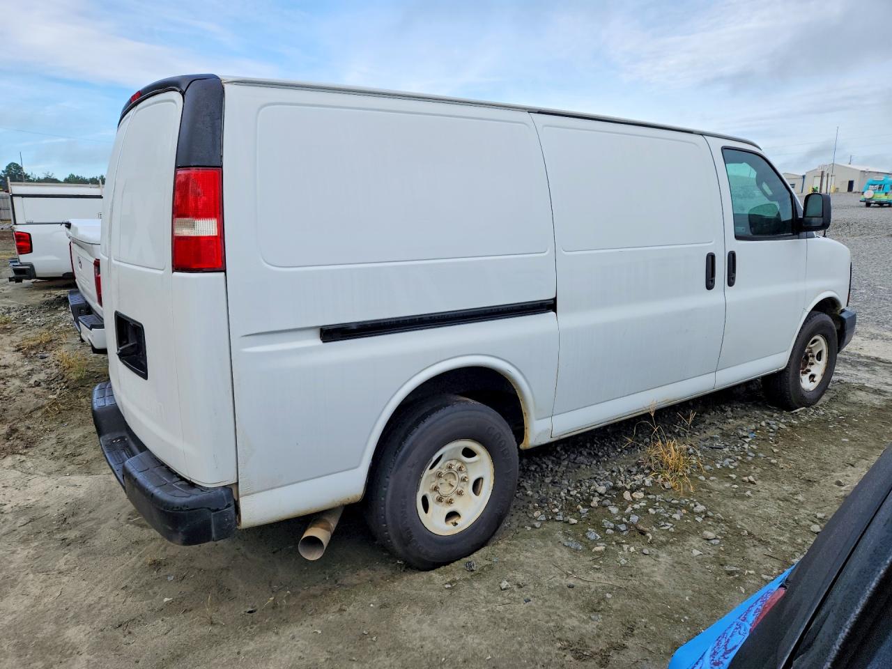 1GCWGAF10H1179643 · 2017 CHEVROLET EXPRESS G2500 · 3/13
