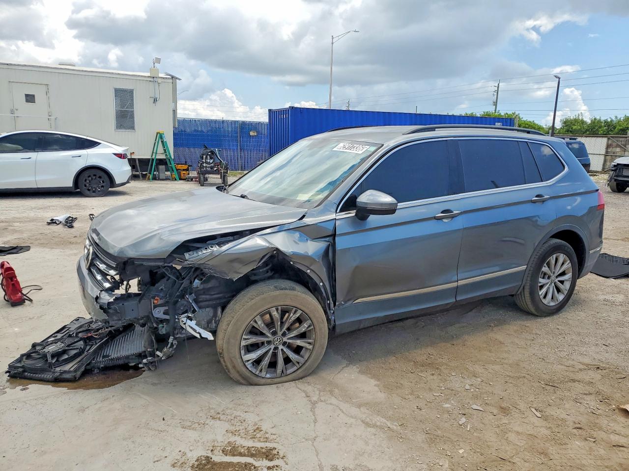 3VV3B7AX1JM090593 · 2018 VOLKSWAGEN TIGUAN