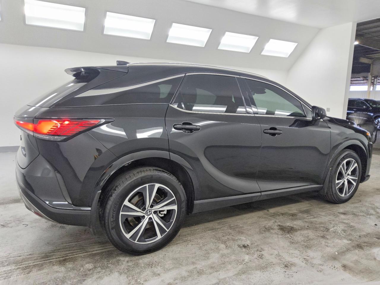 2T2BAMBA2SC067531 · 2025 LEXUS RX 350 · 3/14