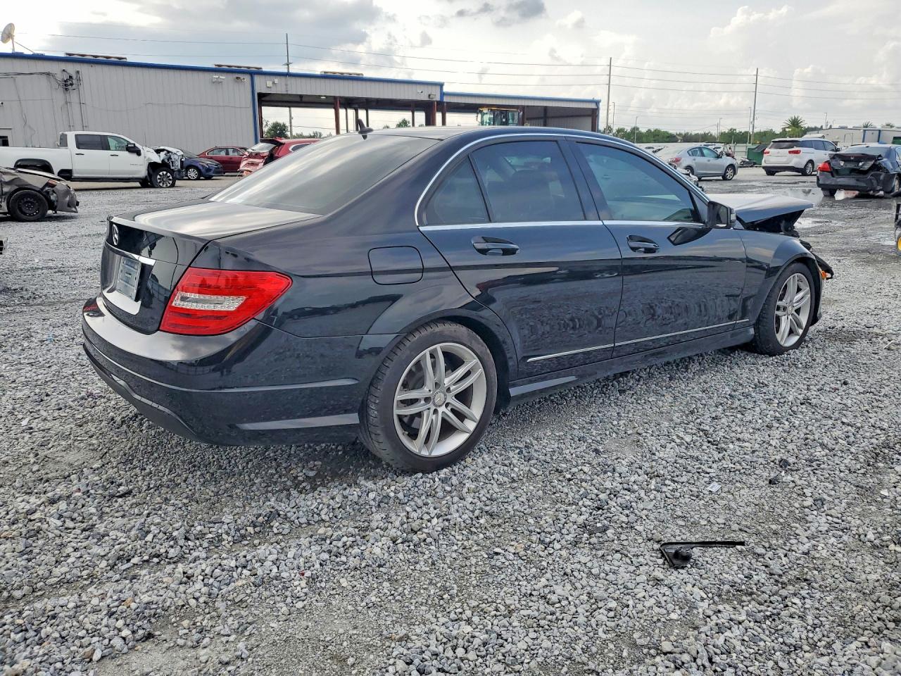 WDDGF4HB5EG233709 · 2014 MERCEDES-BENZ C · 3/13