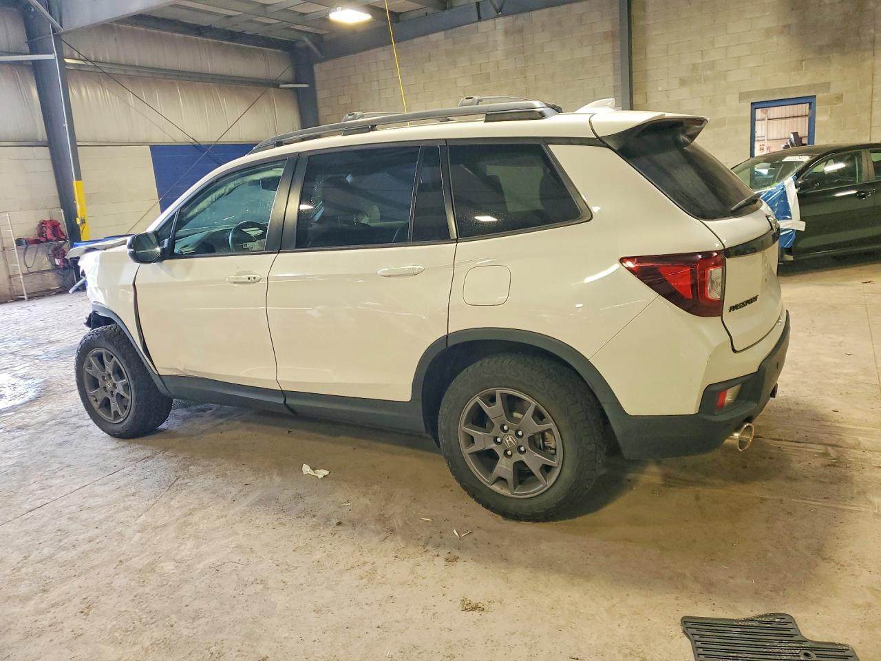 5FNYF8H63RB018922 · 2024 HONDA PASSPORT · 2/14