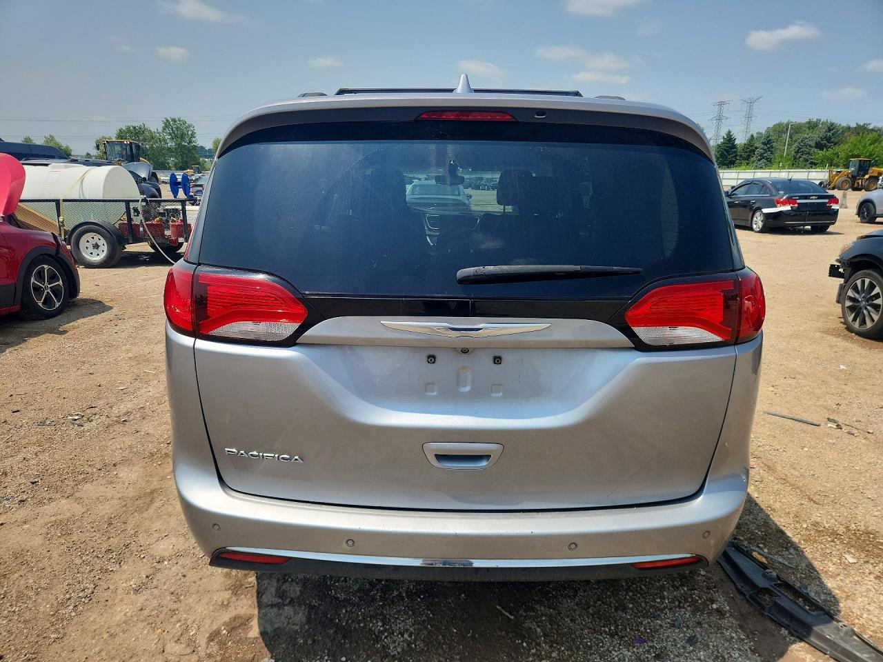 2C4RC1BG9HR668556 · 2017 CHRYSLER PACIFICA · 6/13