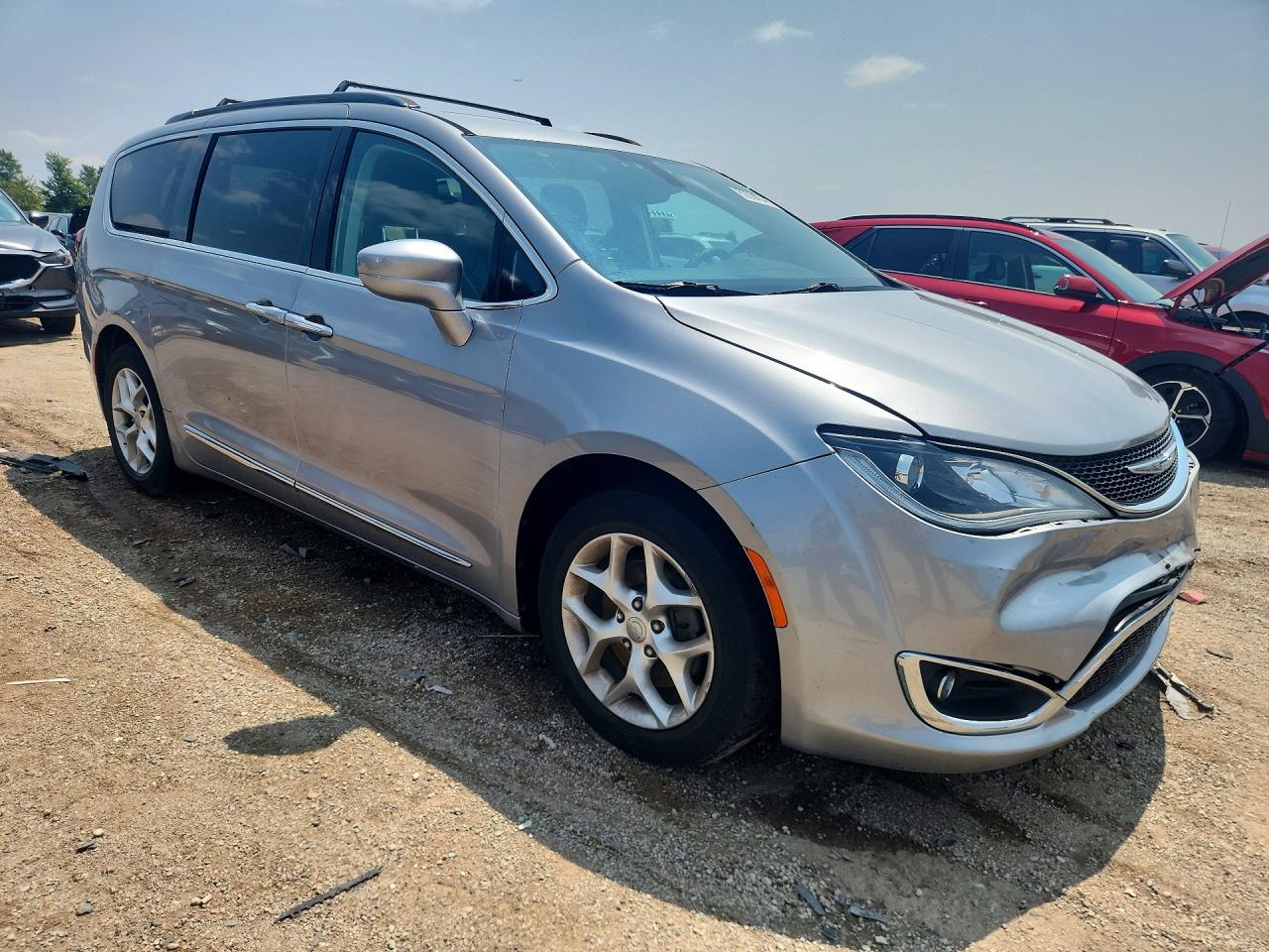 2C4RC1BG9HR668556 · 2017 CHRYSLER PACIFICA · 4/13