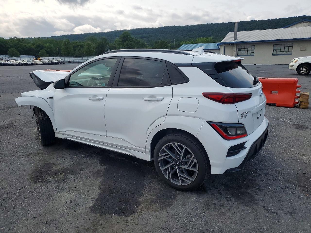 KM8K3CA3XPU979695 · 2023 HYUNDAI KONA · 2/13