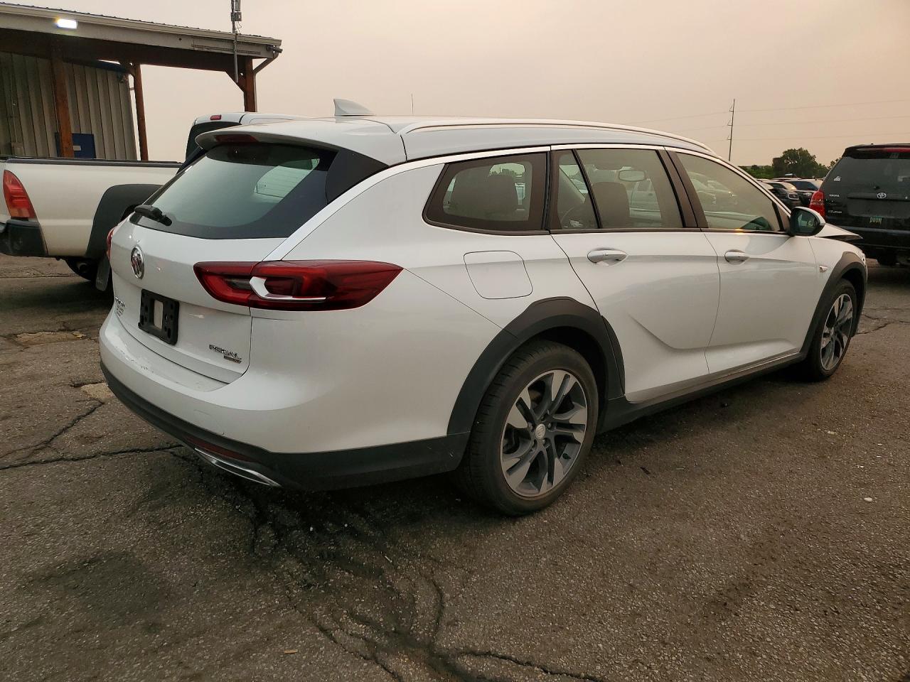 W04GV8SX9J1151496 · 2018 BUICK REGAL TOURX · 3/12