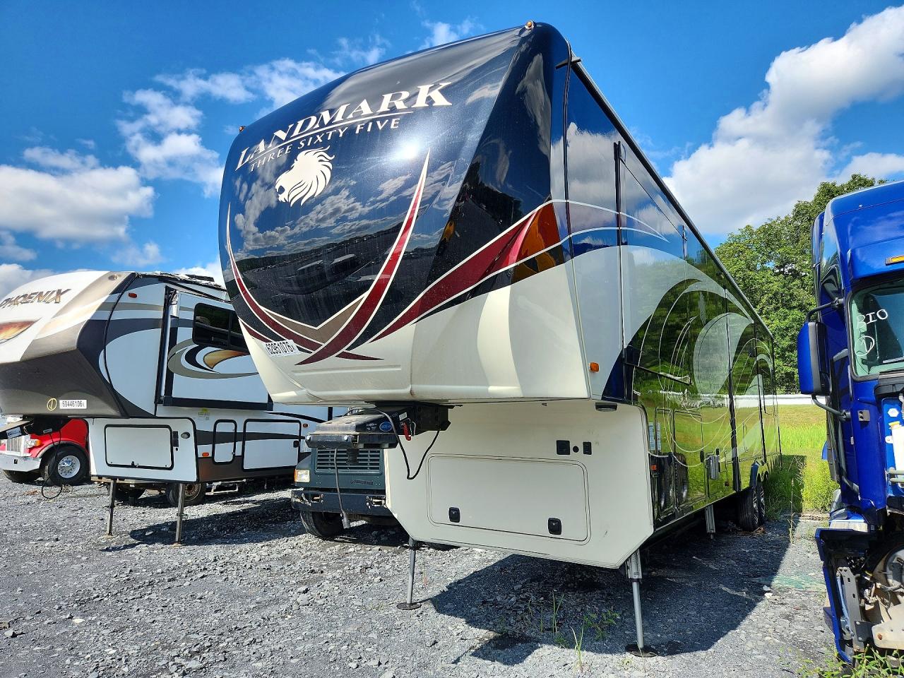 5SFBG4222JE352881 · 2018 HEARTLAND RV BIGHORN BIG COUNTRY LANDMARK OAKMONT SILVERADO