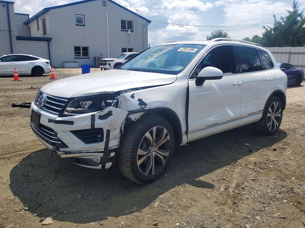 WVGRF7BP4HD004299 · 2017 VOLKSWAGEN TOUAREG
