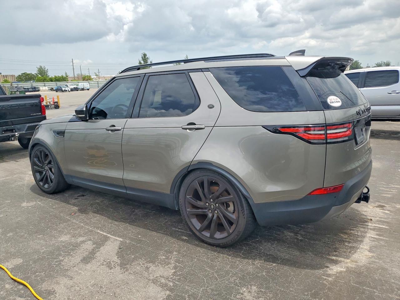 SALRT2RVXJA059313 · 2018 LAND ROVER DISCOVERY · 2/13