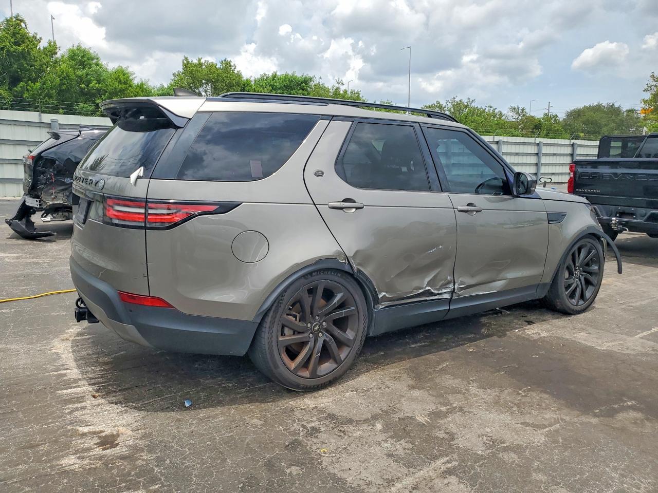 SALRT2RVXJA059313 · 2018 LAND ROVER DISCOVERY · 3/13