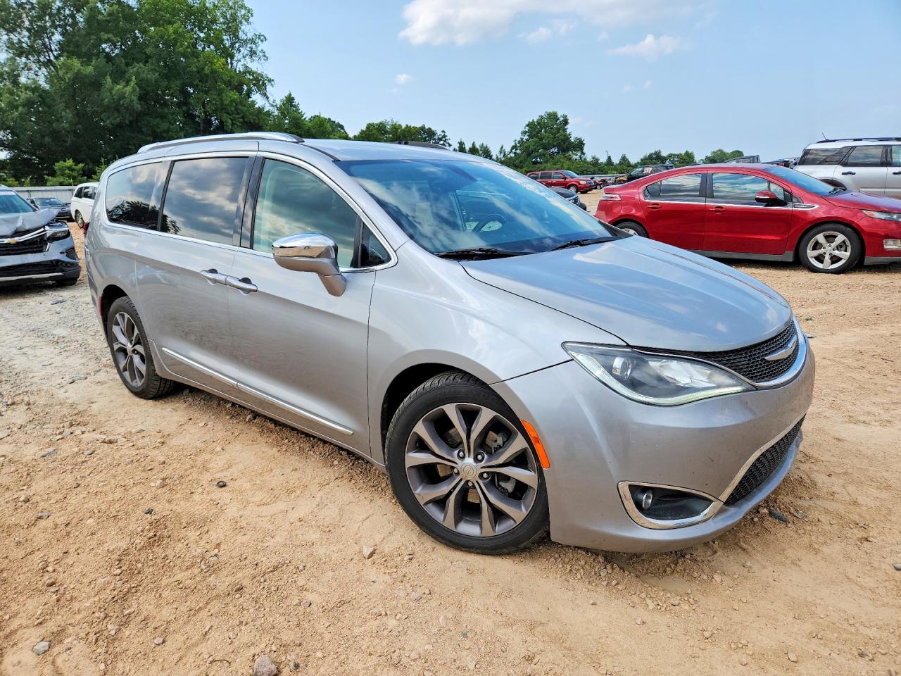 2C4RC1GG5JR245794 · 2018 CHRYSLER PACIFICA · 4/13