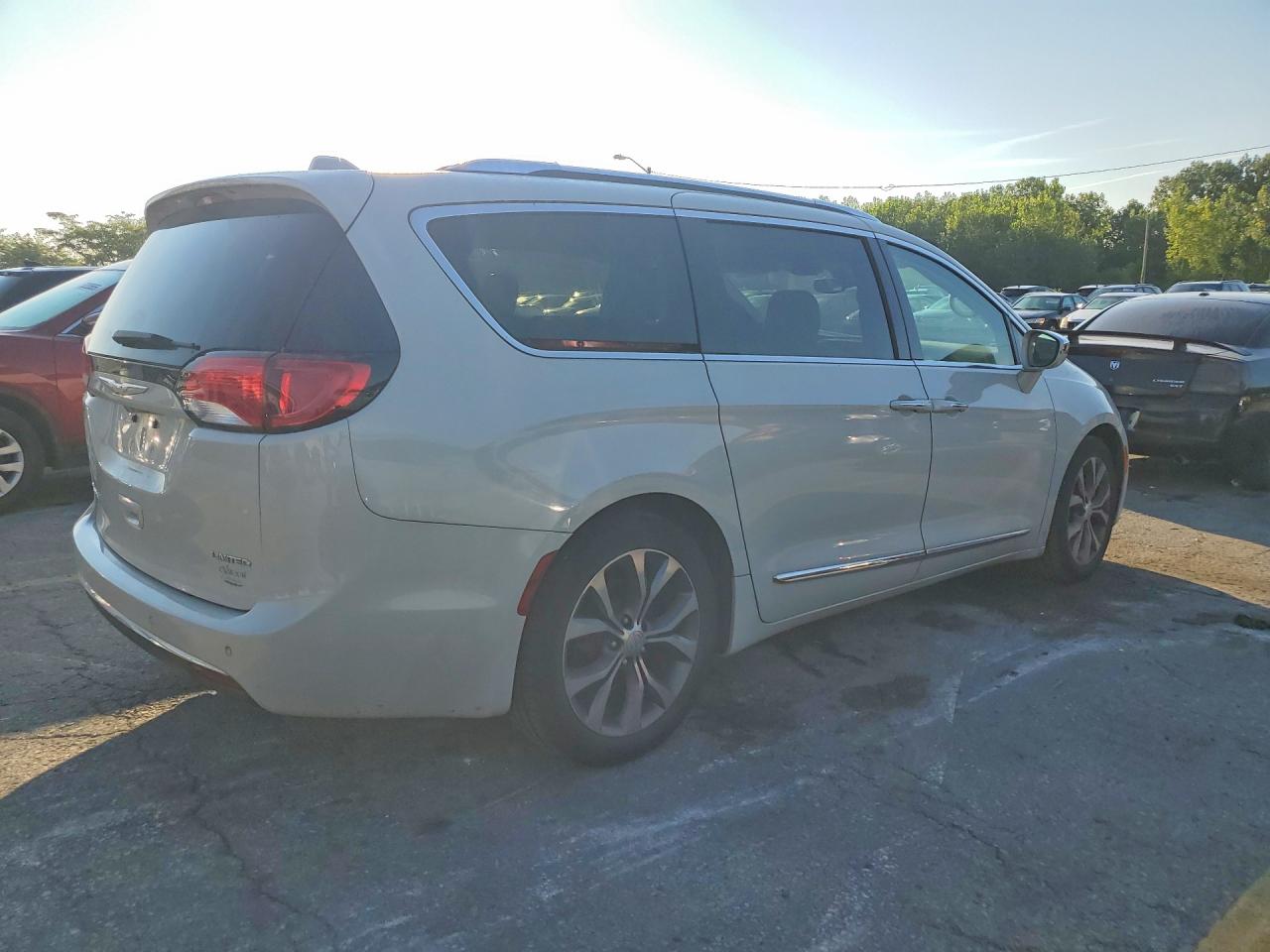 2C4RC1GG9HR770755 · 2017 CHRYSLER PACIFICA · 3/13