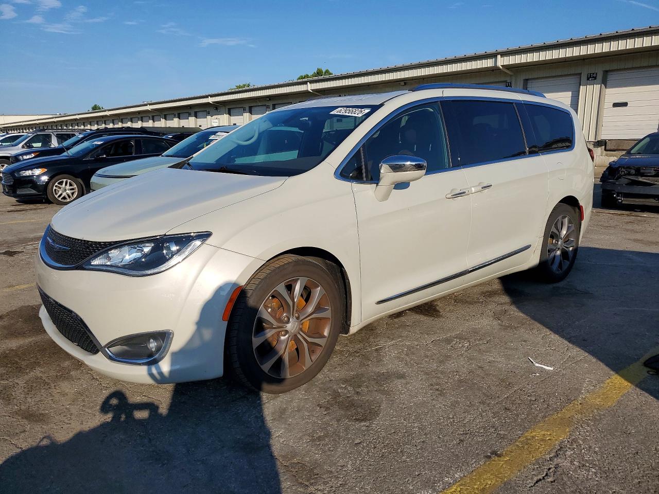 2C4RC1GG9HR770755 · 2017 CHRYSLER PACIFICA