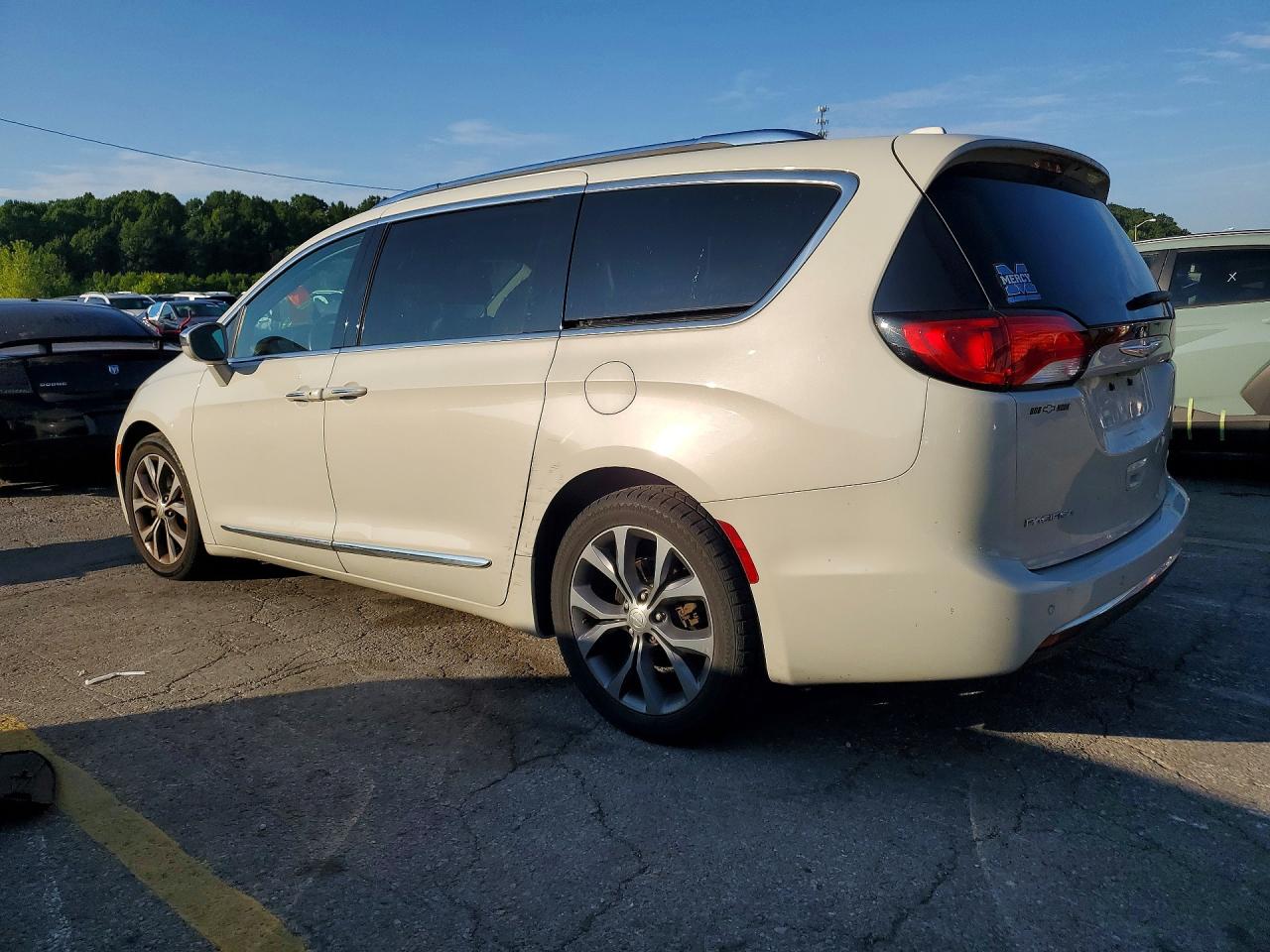 2C4RC1GG9HR770755 · 2017 CHRYSLER PACIFICA · 2/13