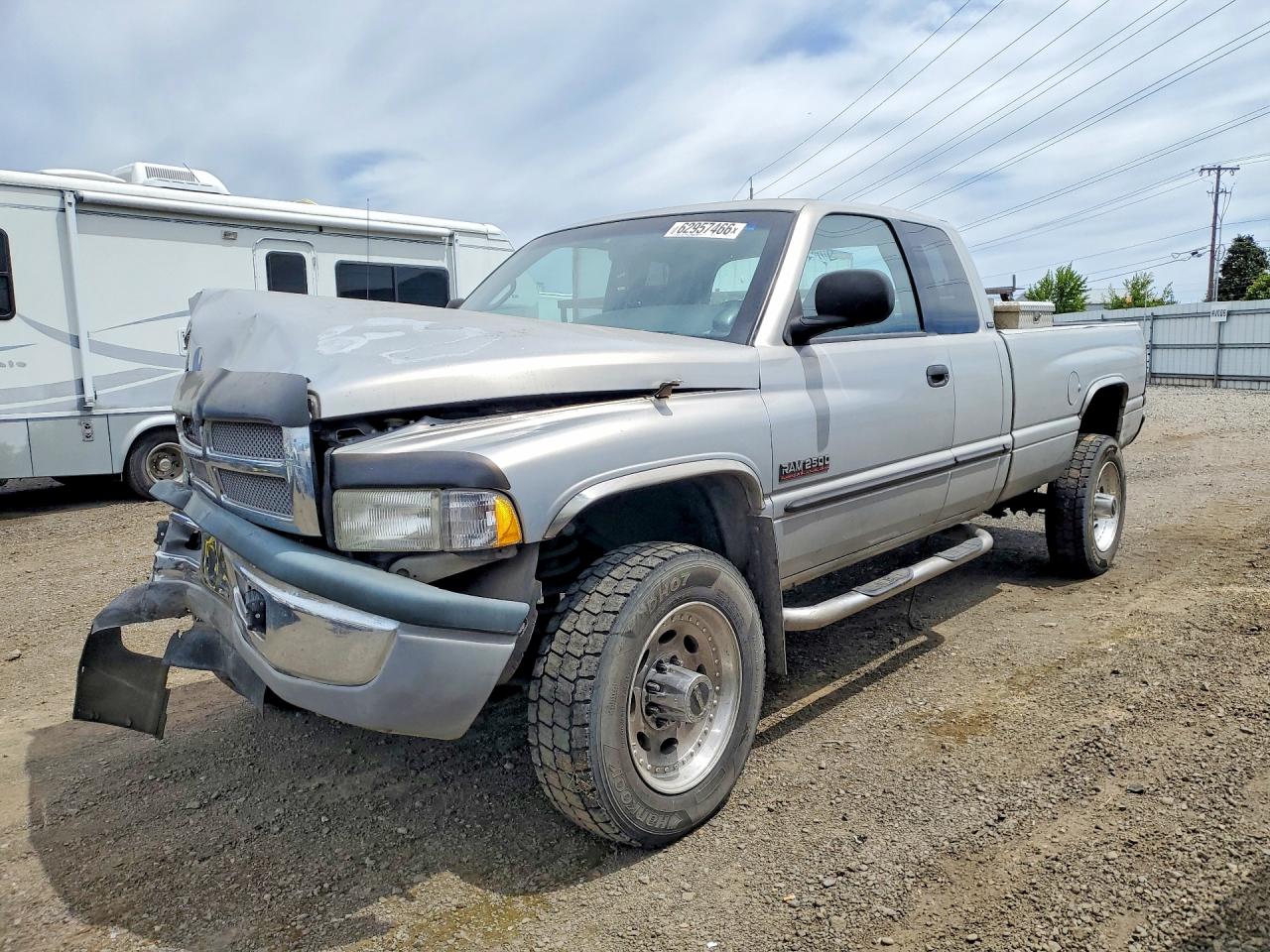 3B7KF2369YG140400 · 2000 DODGE RAM 2500