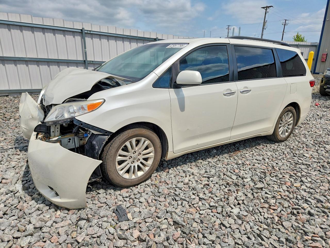 2015 TOYOTA SIENNA