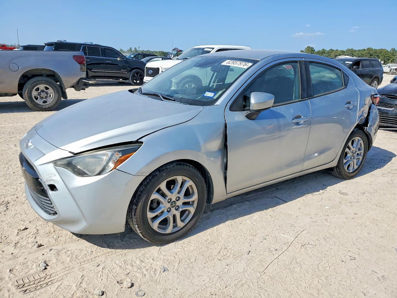 3MYDLBYV5JY311744 · 2018 TOYOTA YARIS IA