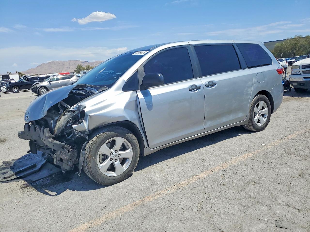 5TDZK3DC7GS761557 · 2016 TOYOTA SIENNA