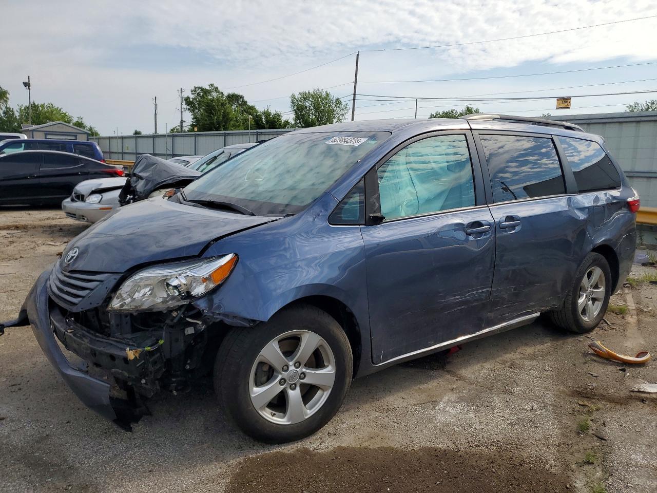5TDKZ3DC4HS827271 · 2017 TOYOTA SIENNA