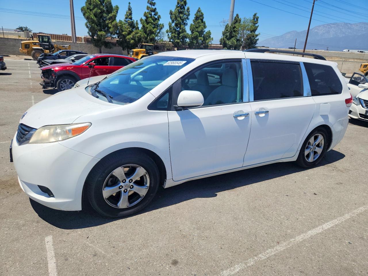 2014 TOYOTA SIENNA