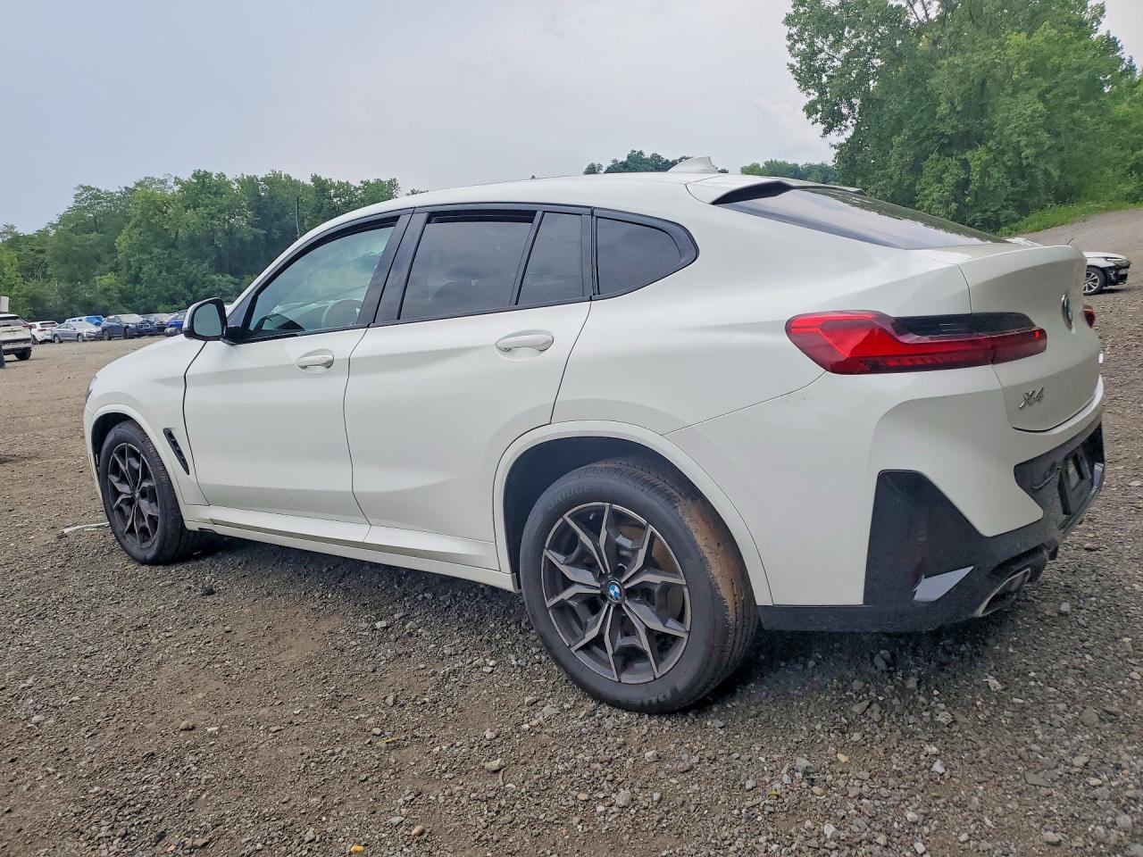 5UX33DT09P9N64614 · 2023 BMW X4 · 2/13