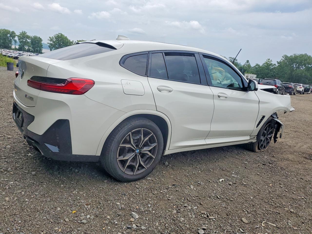 5UX33DT09P9N64614 · 2023 BMW X4 · 3/13