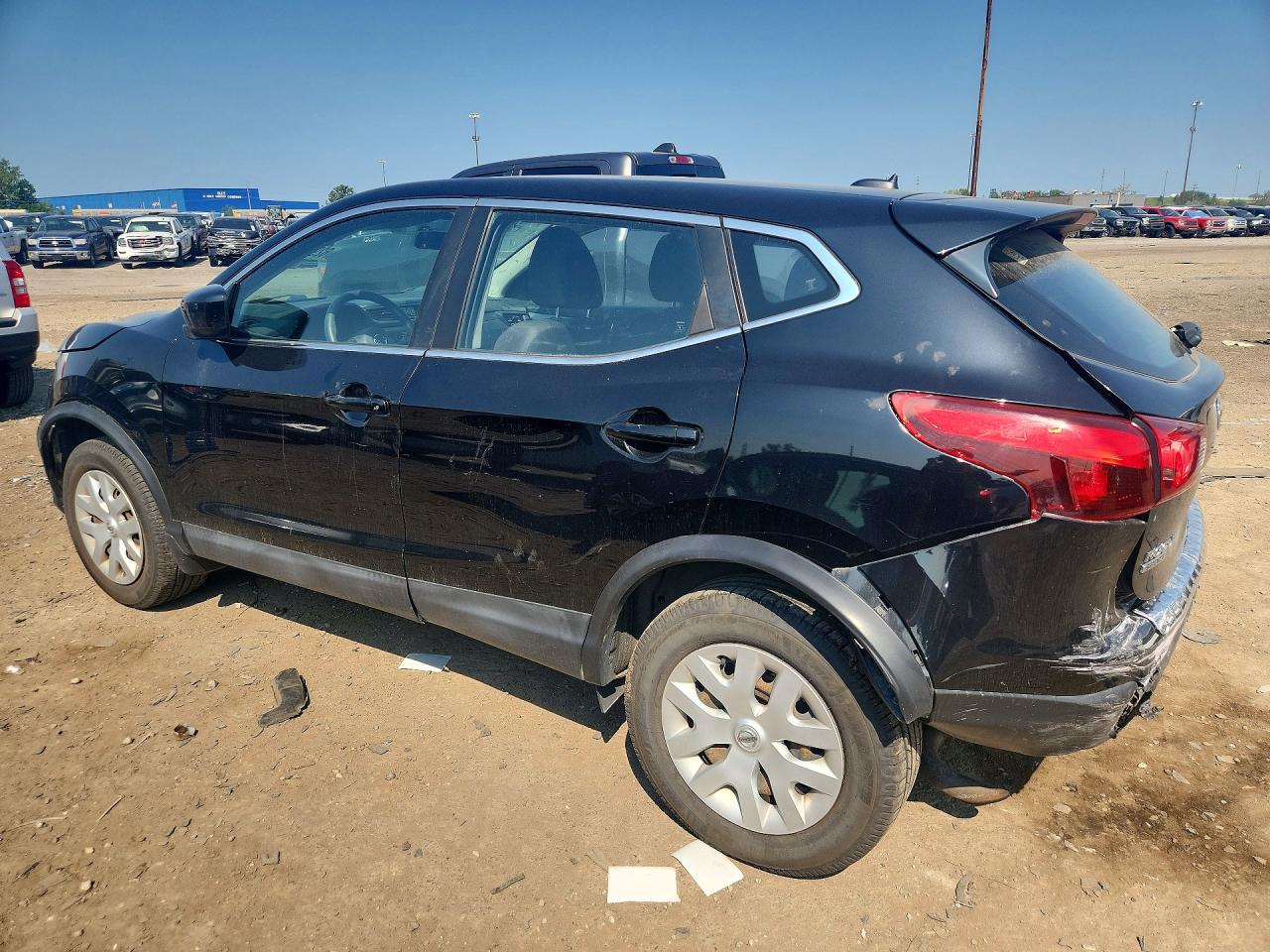 JN1BJ1CR9HW105752 · 2017 NISSAN ROGUE SPORT · 2/12