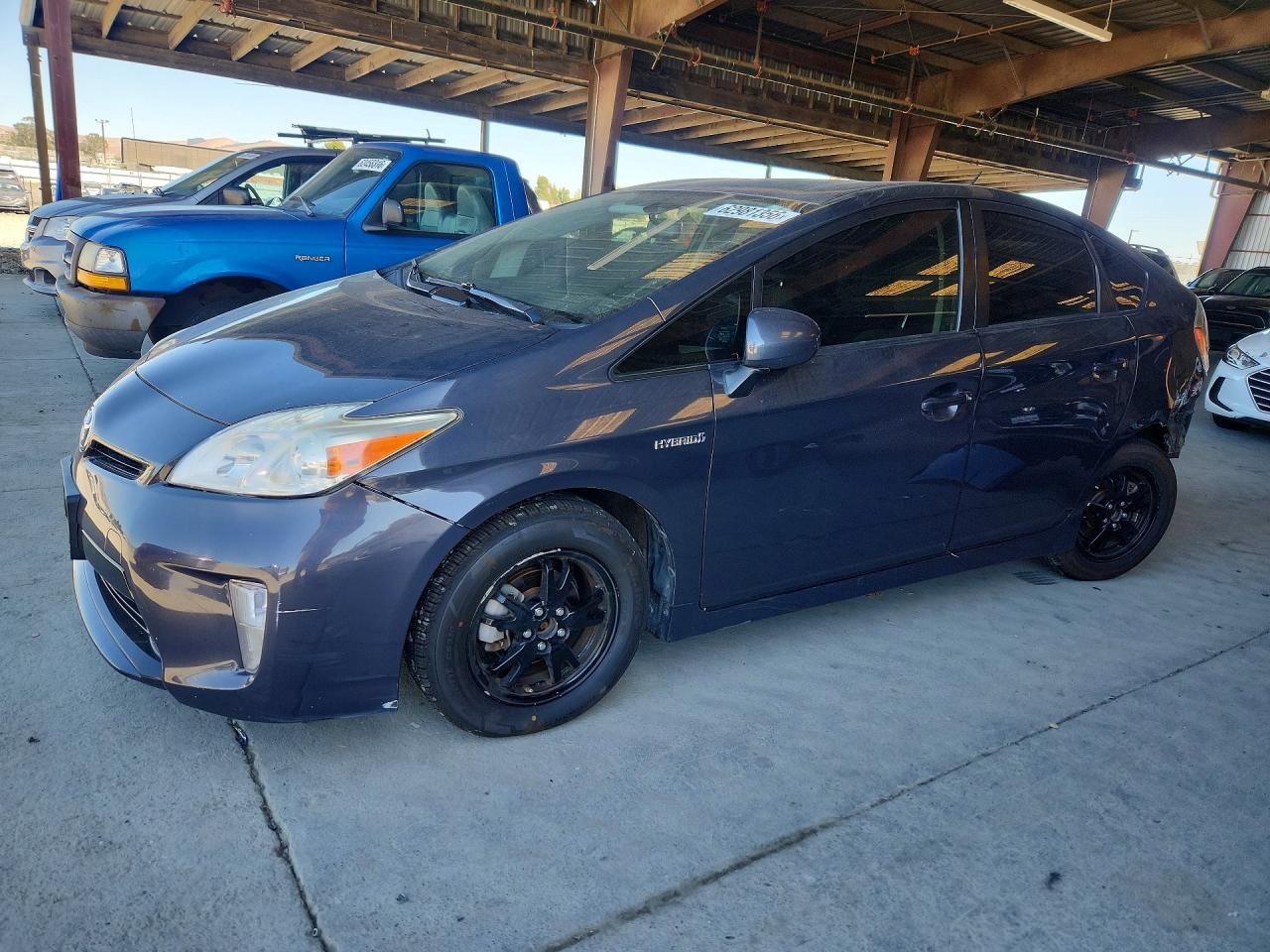 JTDKN3DUXF0472949 · 2015 TOYOTA PRIUS