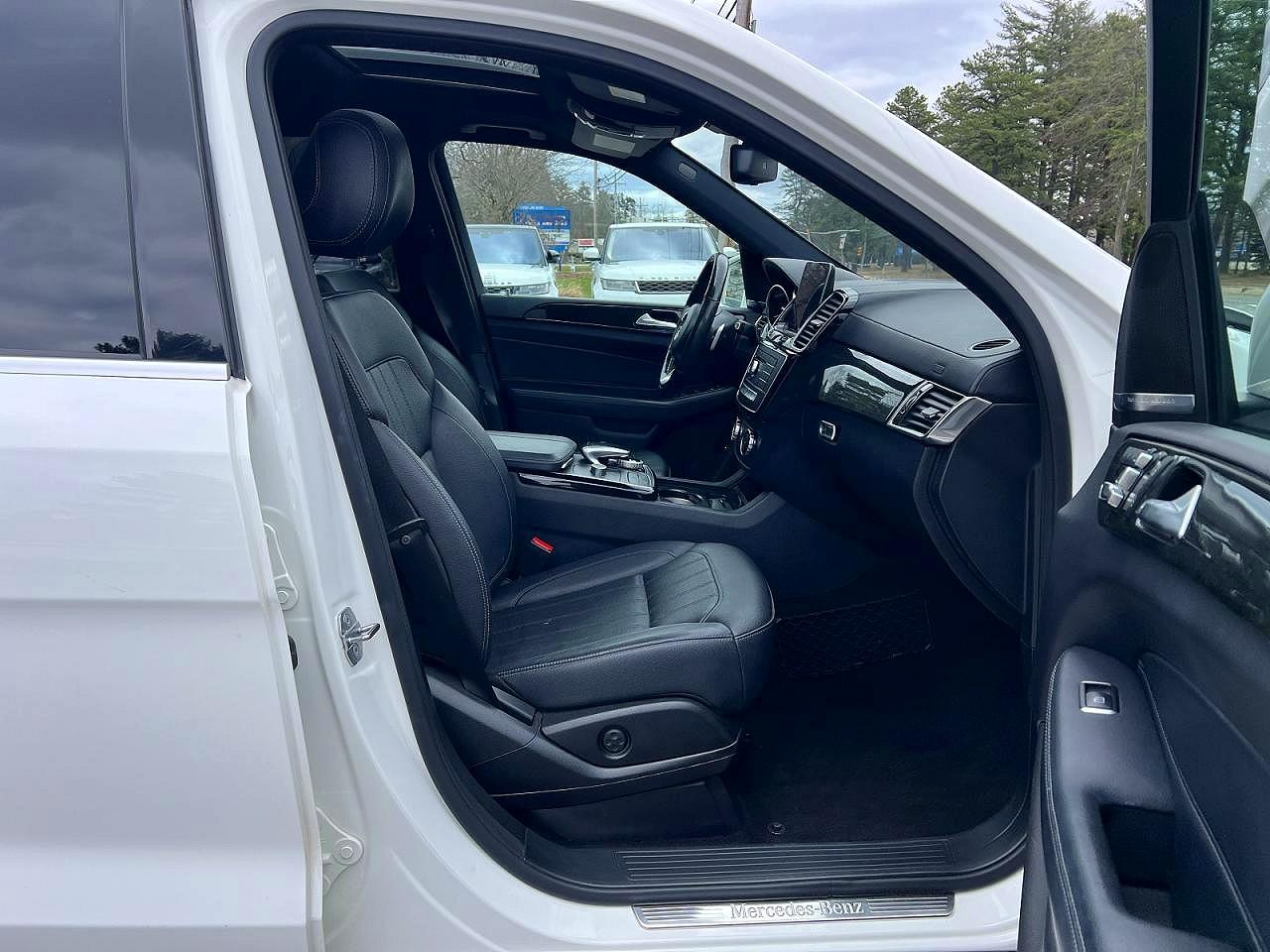 4JGDF6EE6KB226666 · 2019 MERCEDES-BENZ GLS · 5/10